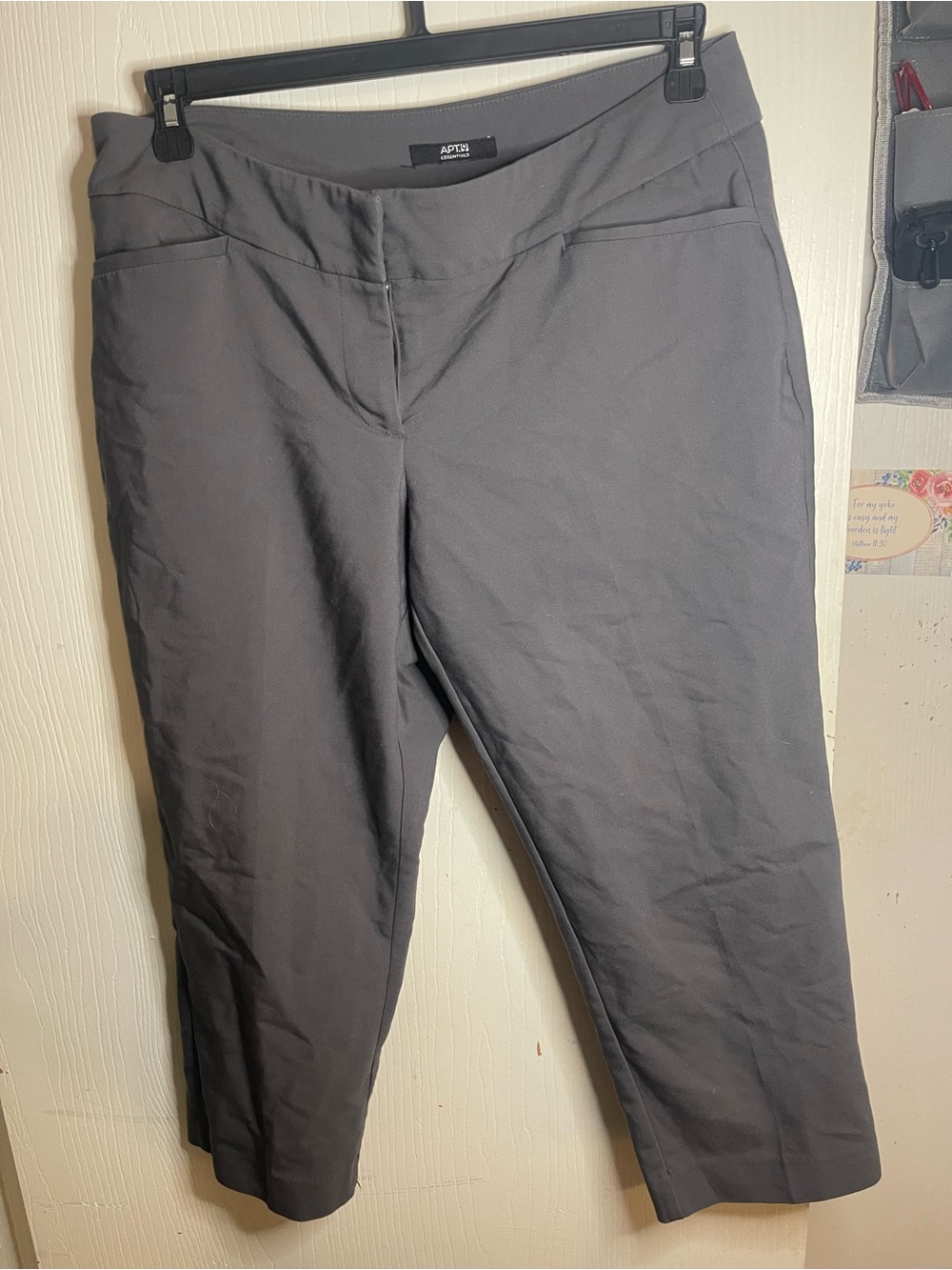 Apt. 9 Women's Charcoal Cropped Stretch Pants